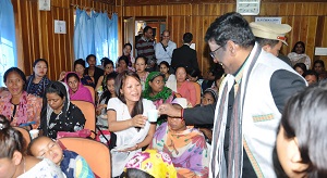 The Governor of Arunachal Pradesh Shri V. Shanmuganathan with pregnant ladies at the Tomo Riba Institute of Health & Medical Sciences, Naharlagun on 3rd January 2017.